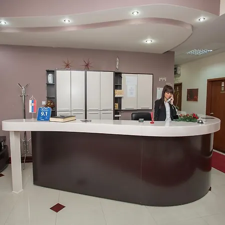 Sin-kom Garni Hotel 3*