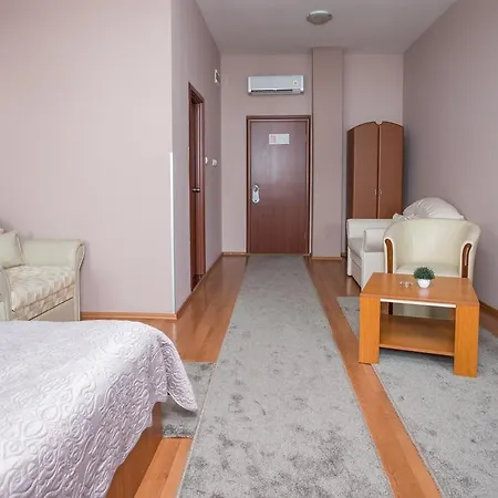 Sin-kom Garni Hotel 3*